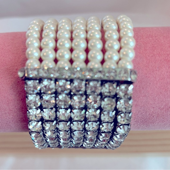 Wow! Statement Elegant Pearl and crystal style wide cuff Bracelet - Picture 2 of 5